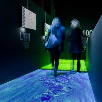 Proietrore museale, sistema interattivo, proiettore interattivo, pavimento multimediale, immagini a pavimento, sistemi interattivi museo, espositori interattivi
